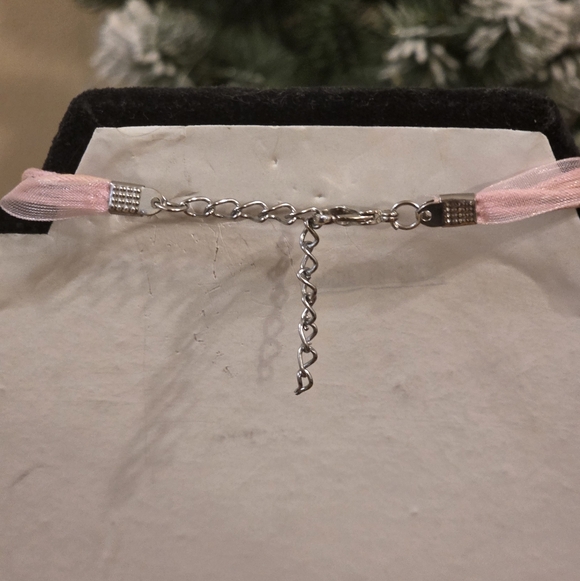 Diochotic Elegant Pink Glass Flower Pendant Necklace - Picture 5 of 5